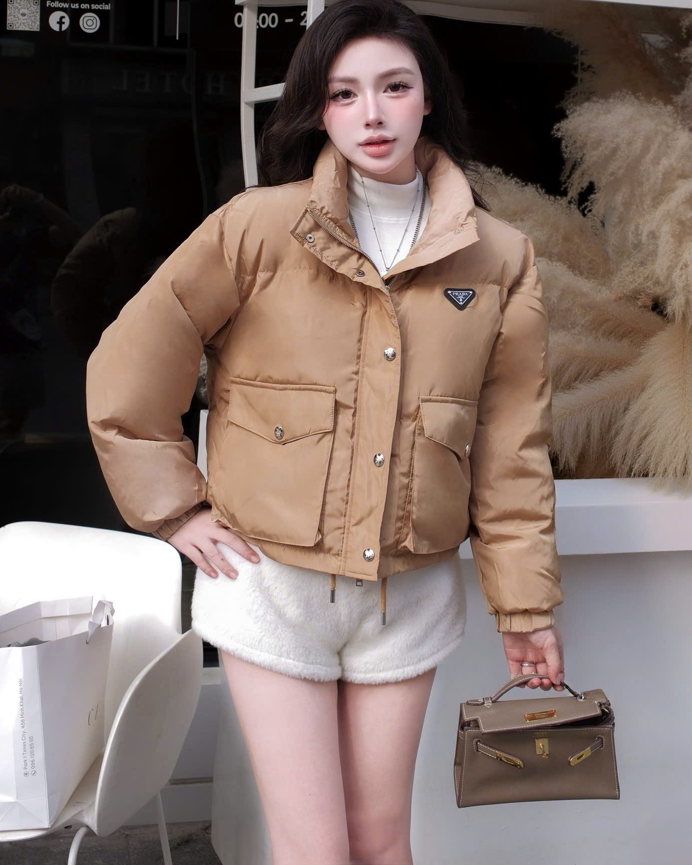 Áo khoác nữ phao màu đen và vàng nâu Prada 7