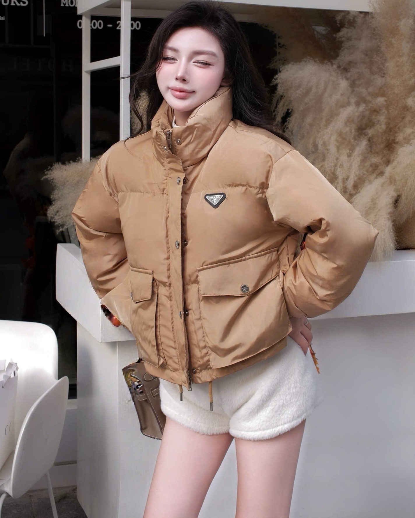 Áo khoác nữ phao màu đen và vàng nâu Prada 9