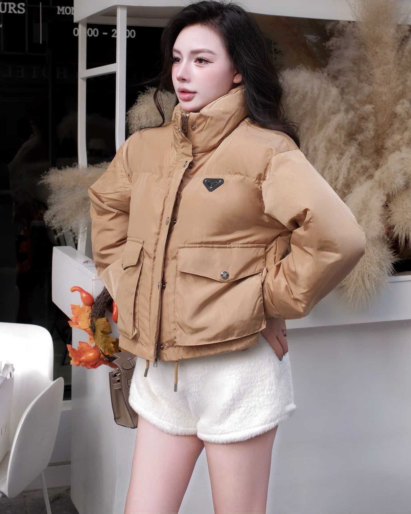 Áo khoác nữ phao màu đen và vàng nâu Prada 6