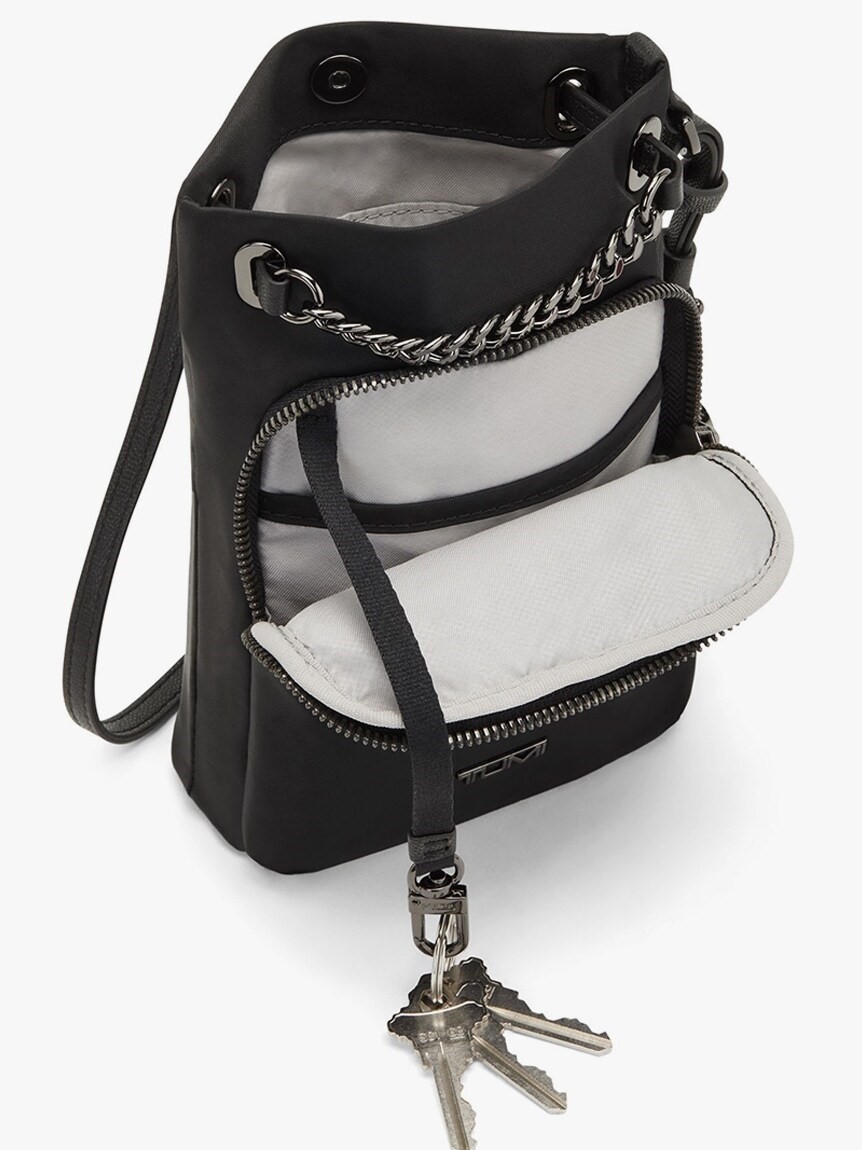 Túi đeo điện thoại Tumi Voyageur Dominica Crossbody Bag Black Gunmetal 1