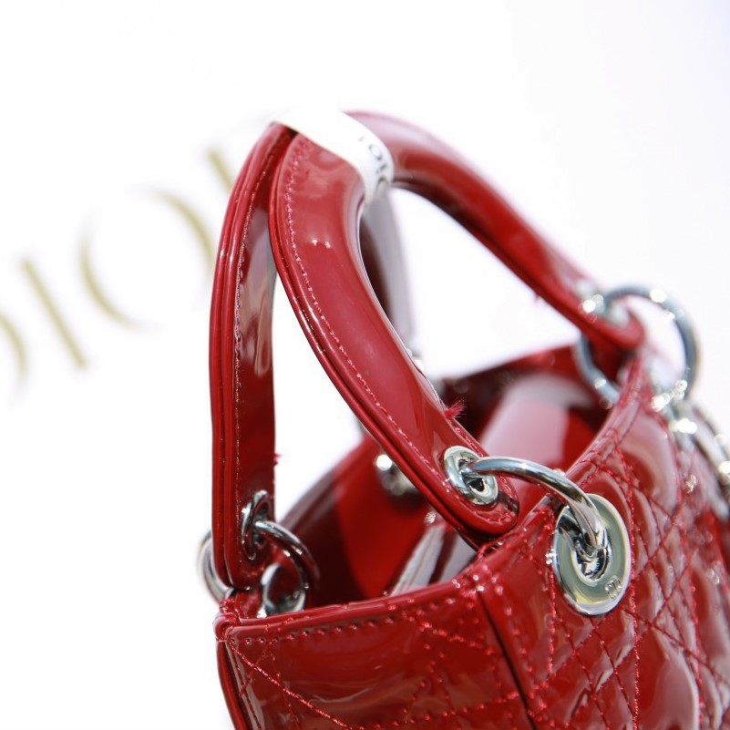 Túi Dior Lady da bóng màu đỏ Bordeaux