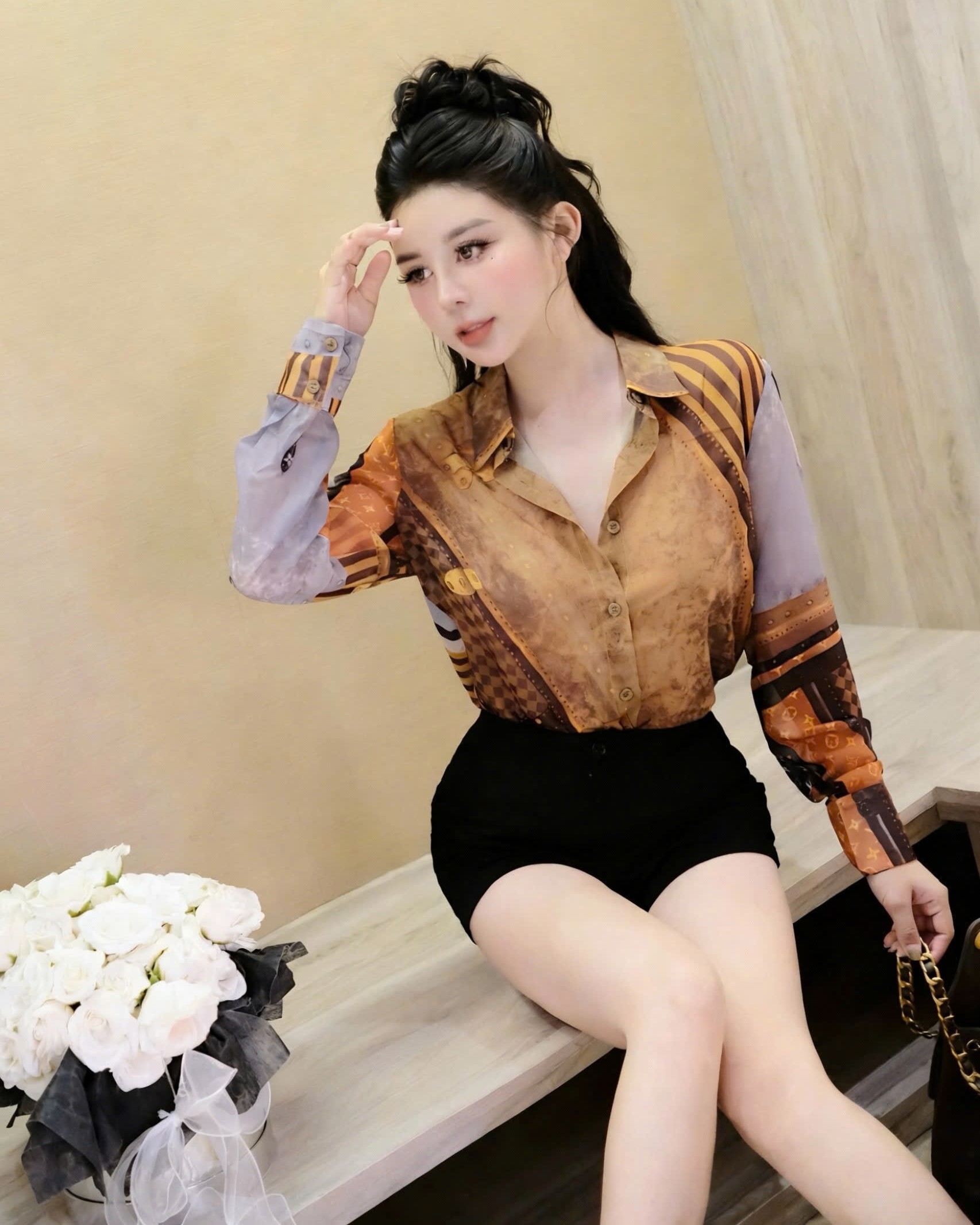 Áo sơ mi lụa nữ tay dài màu nâu LV 8