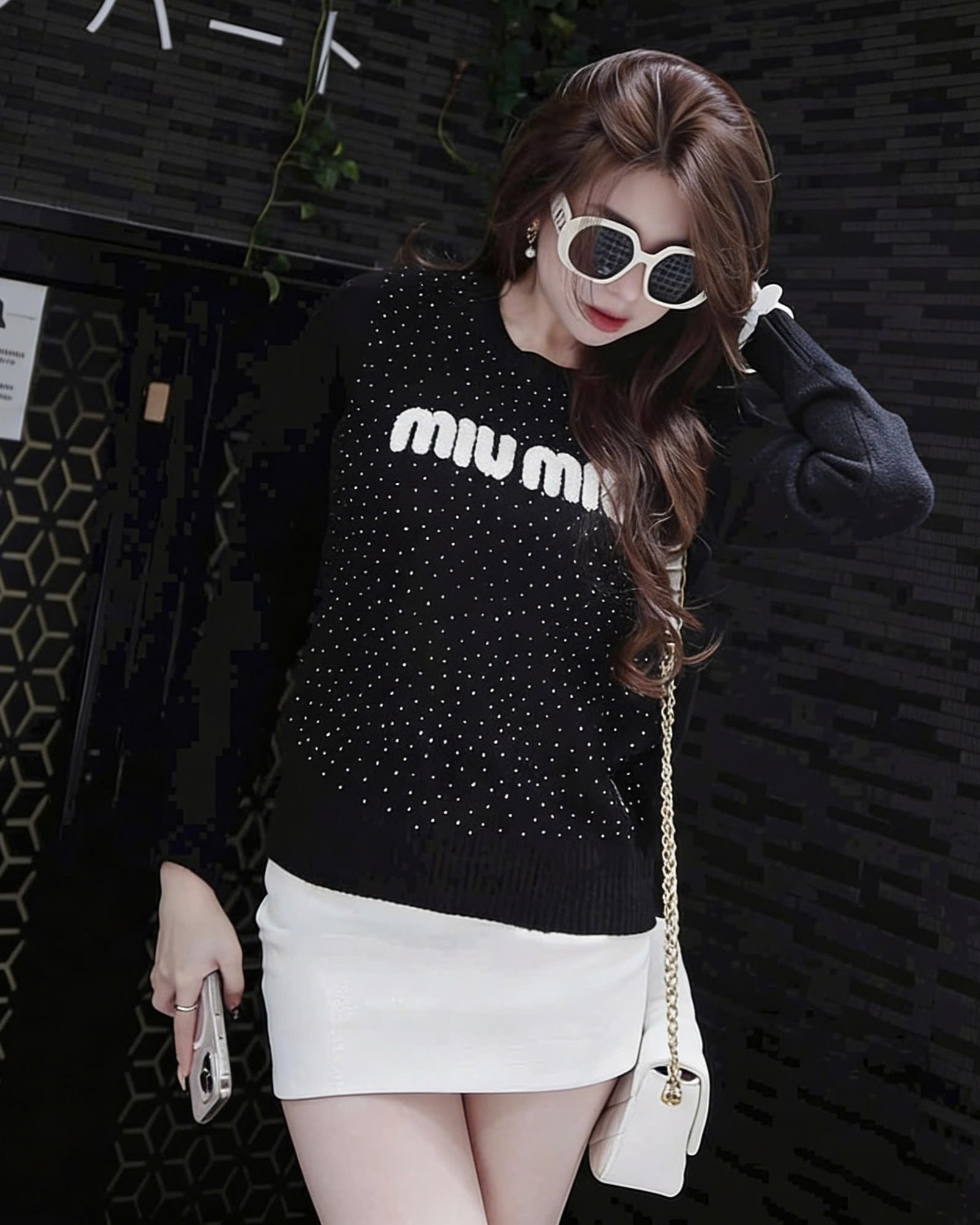 Áo nữ dài tay cổ tròn đính đá logo trắng Miu Miu 4