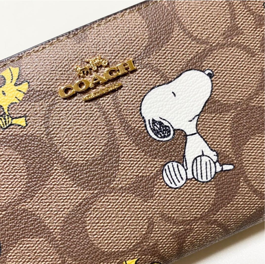 VÍ DÀI COACH X PEANUTS LONG ZIP AROUND WALLET IN SIGNATURE CANVAS WITH SNOOPY WOODSTOCK PRINT CE705 1