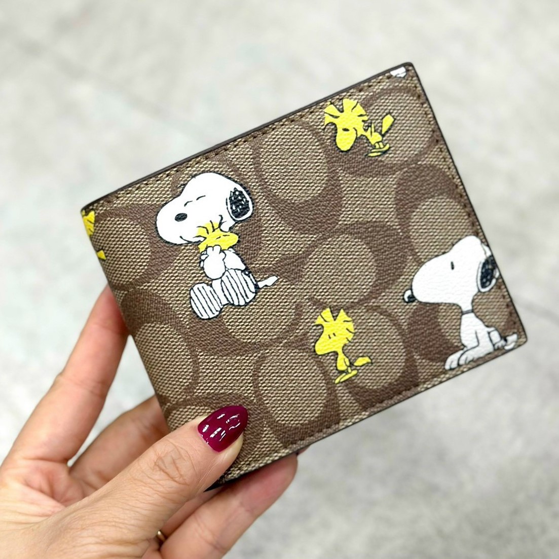 VÍ NGẮN COACH NAM LIMITED X PEANUTS 3 IN 1 WALLET IN SIGNATURE CANVAS WITH SNOOPY WOODSTOCK PRINT CE714 1