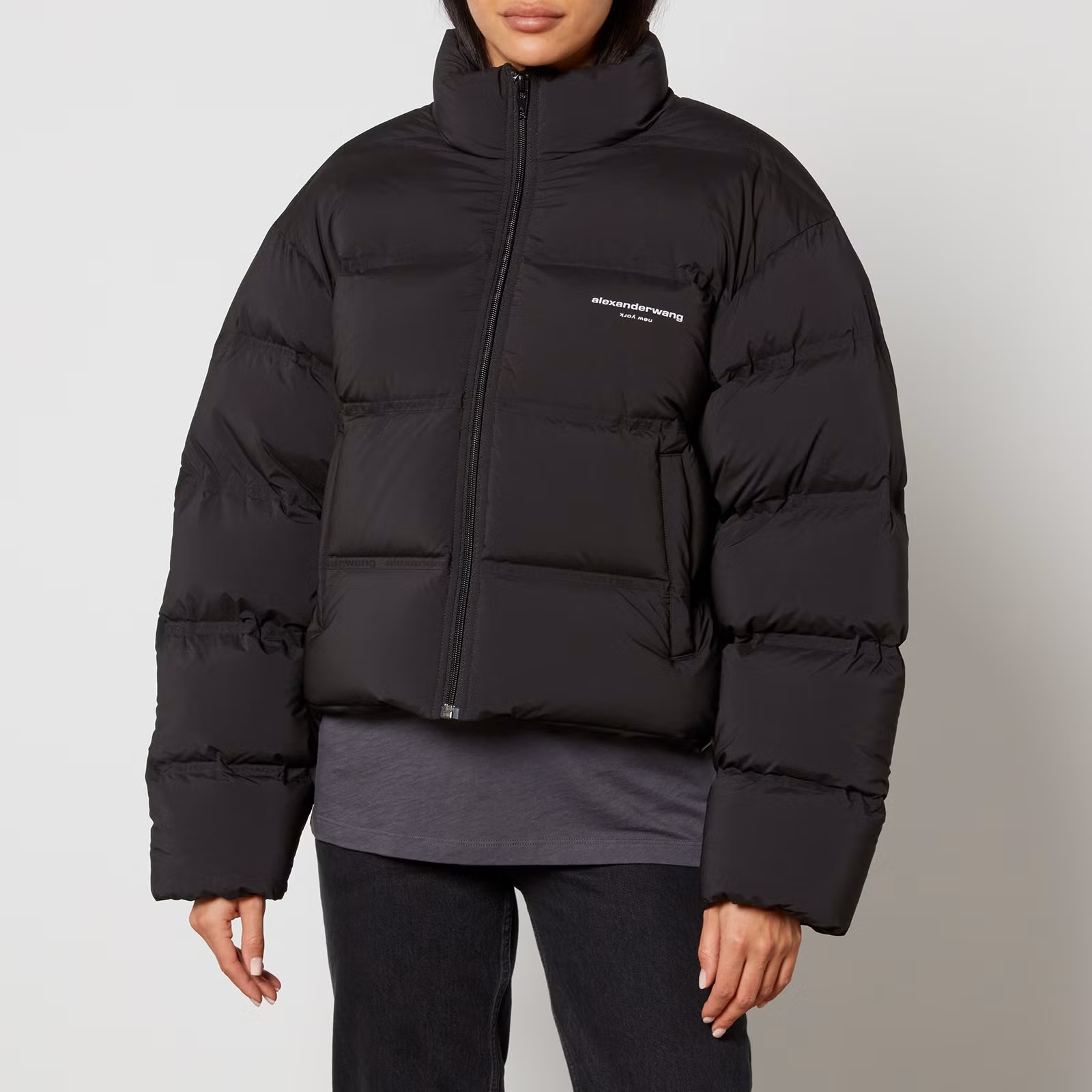 ÁO PHAO MÀU ĐEN NỮ ALEXANDER WANG REFLECTIVE LOGO DETAIL CROPPED PUFFER COAT 1