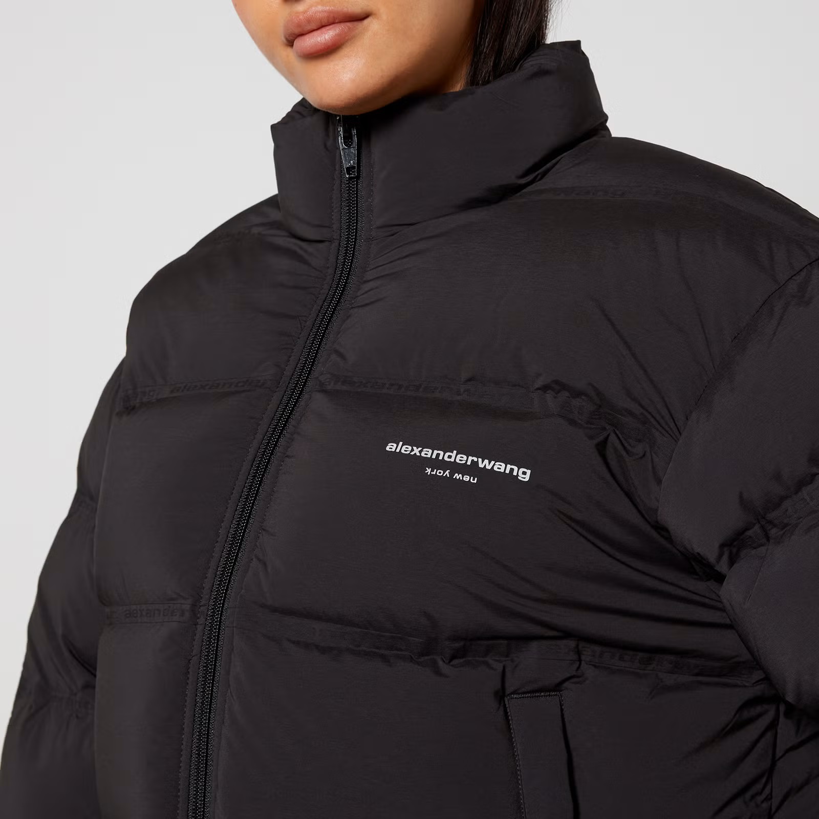 ÁO PHAO MÀU ĐEN NỮ ALEXANDER WANG REFLECTIVE LOGO DETAIL CROPPED PUFFER COAT 9