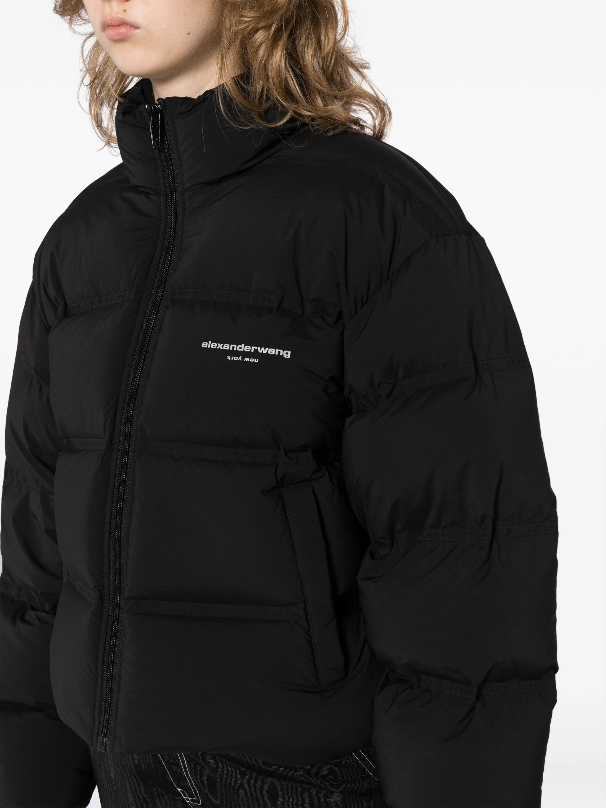 ÁO PHAO MÀU ĐEN NỮ ALEXANDER WANG REFLECTIVE LOGO DETAIL CROPPED PUFFER COAT 10