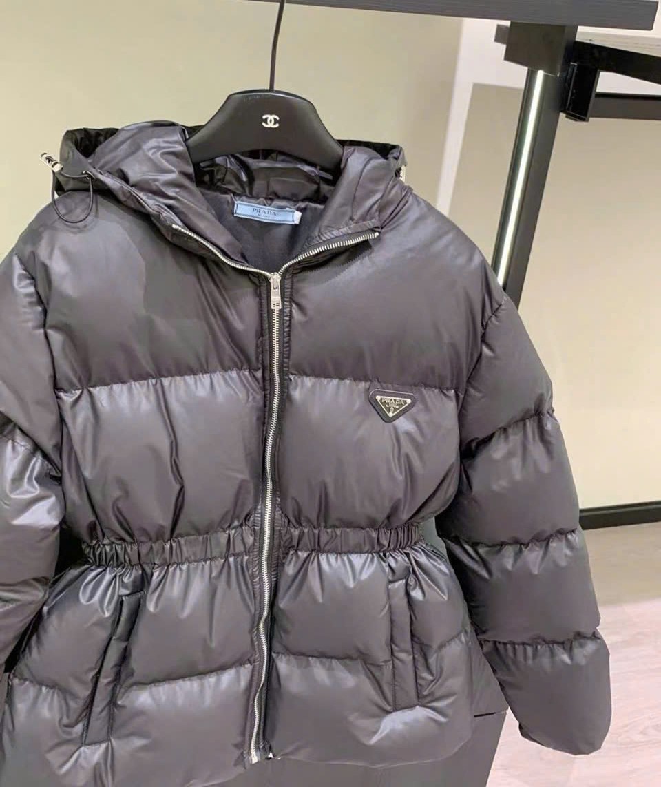 Áo phao nữ Prada có nón 4