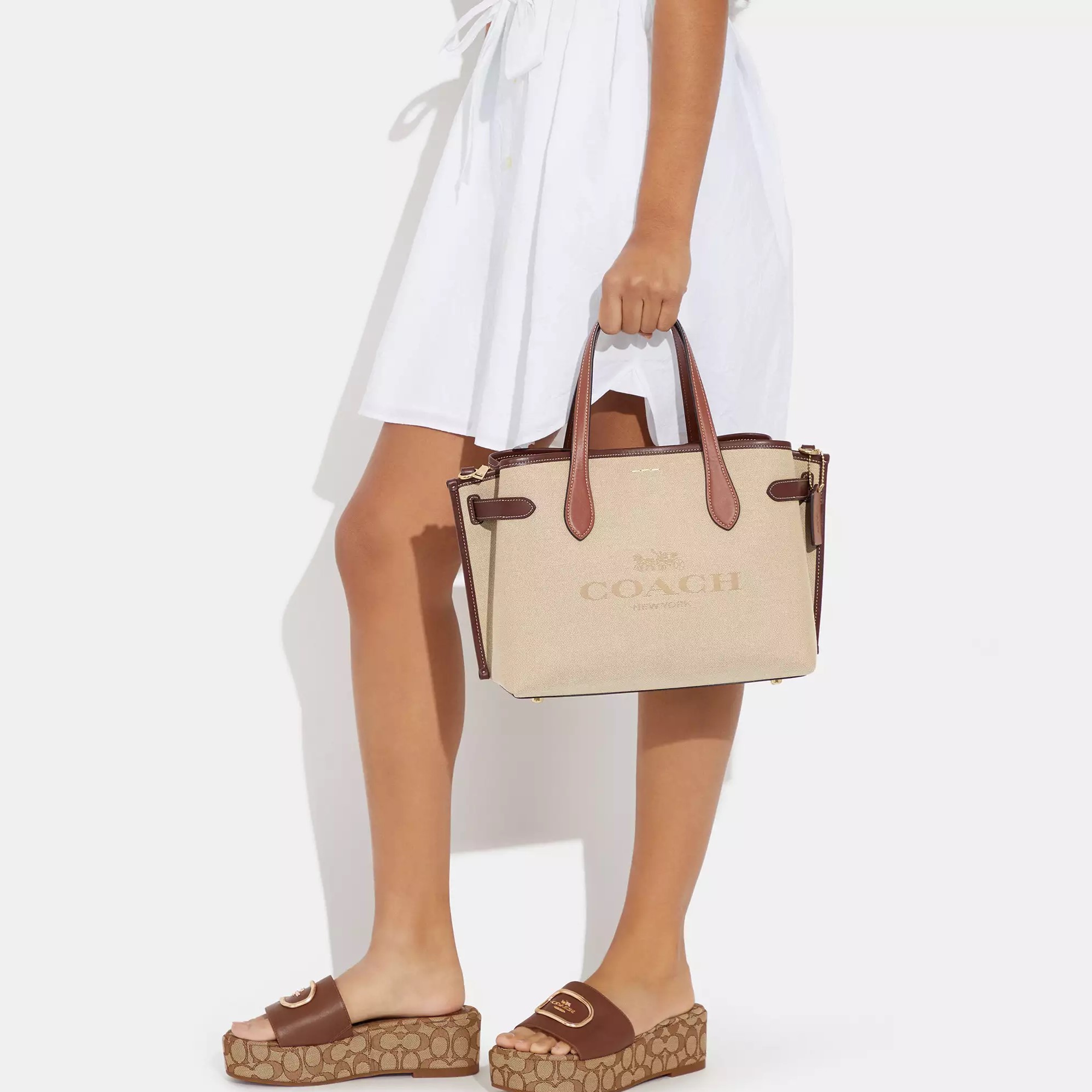 Túi đeo chéo Hanna Carryall Bag With Coach CH189 4