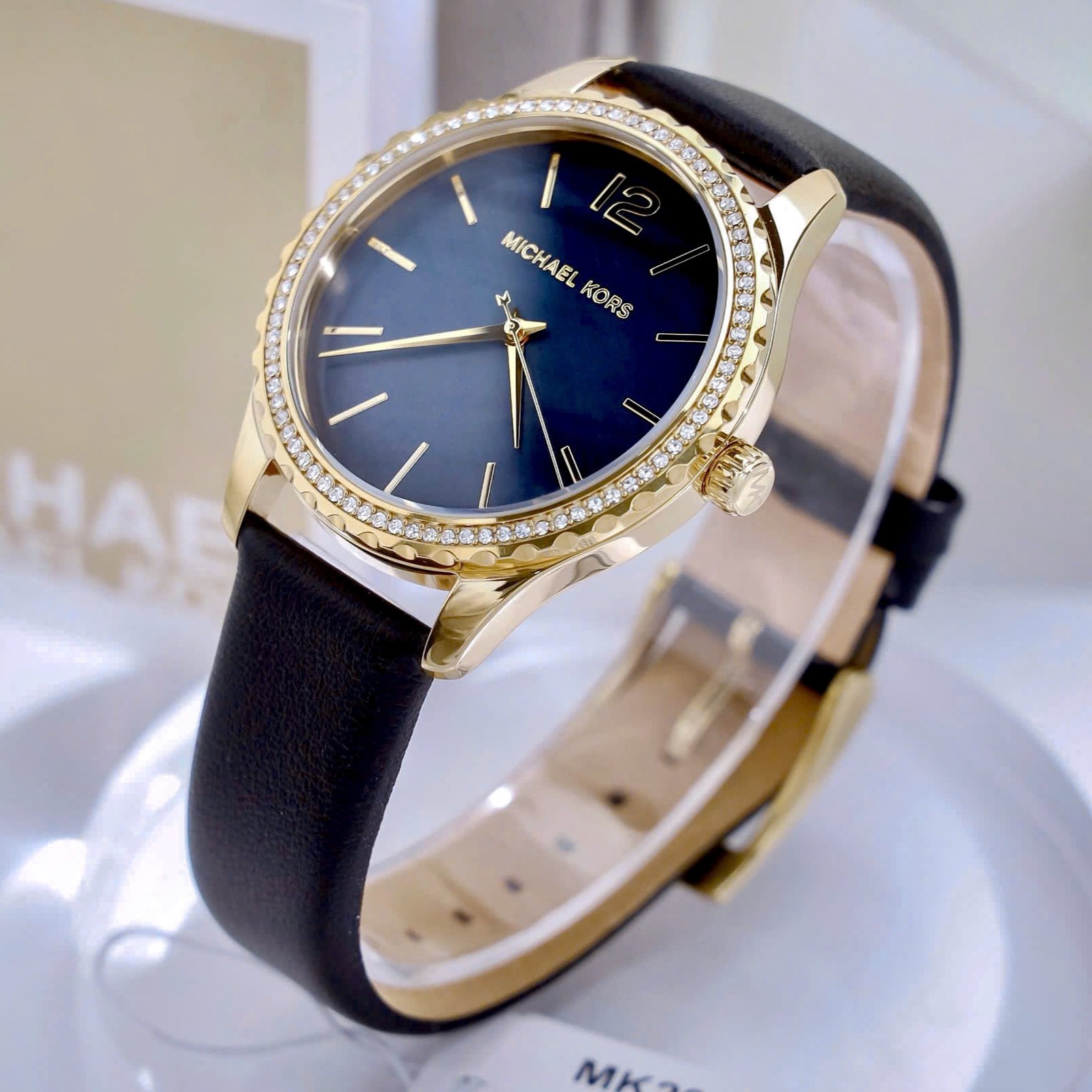 Đồng hồ đeo tay Michael Kors Layton Three Hand Mother of Pearl Black Dial Watch For Women MK2911 4