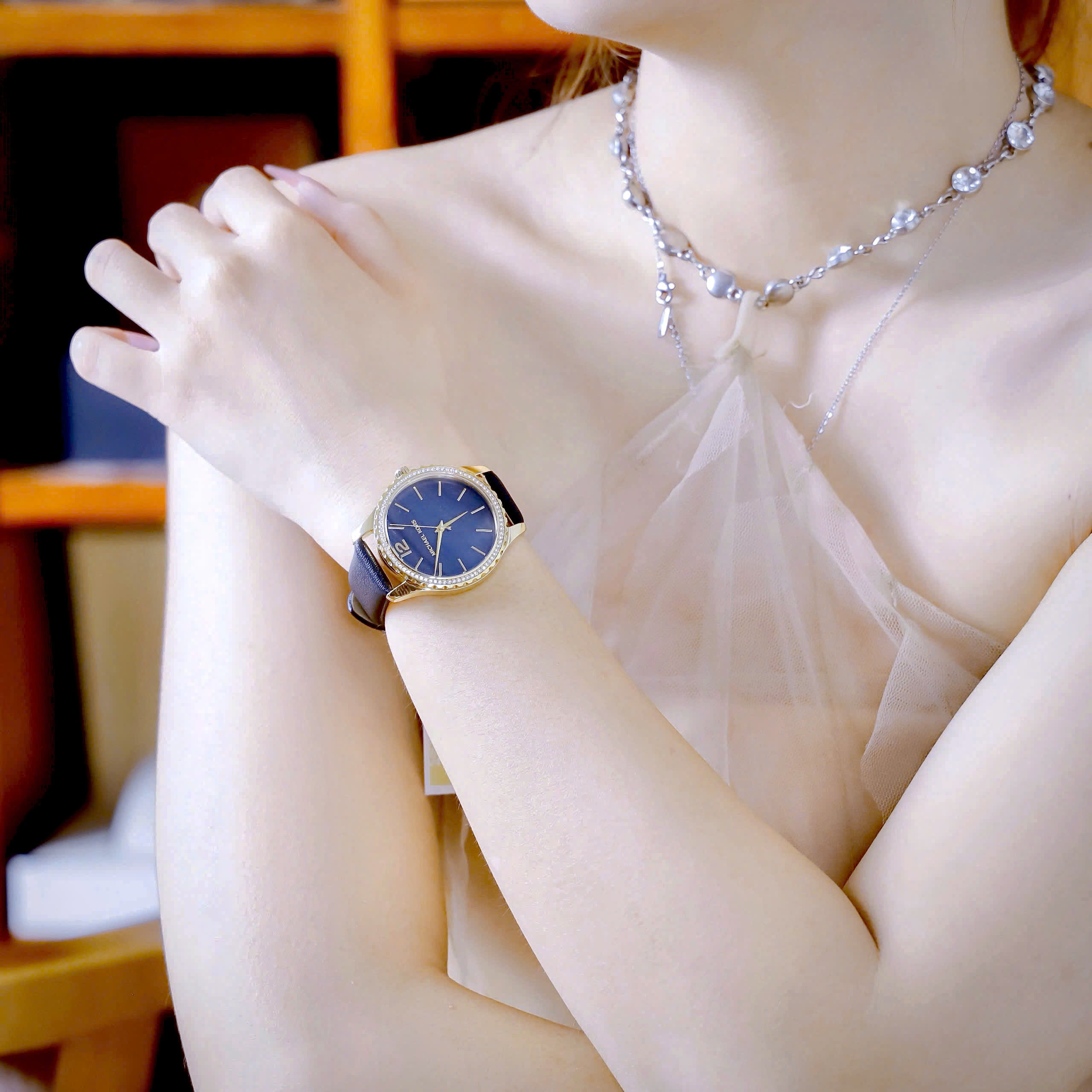 Đồng hồ đeo tay Michael Kors Layton Three Hand Mother of Pearl Black Dial Watch For Women MK2911 9