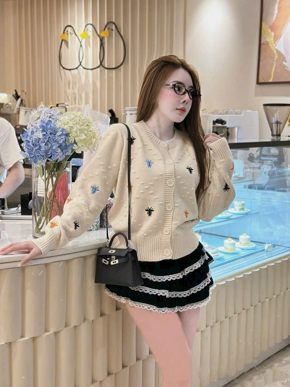 Áo len nữ tay dài Dior phom rộng tay dài họa tiết logo hãng 3
