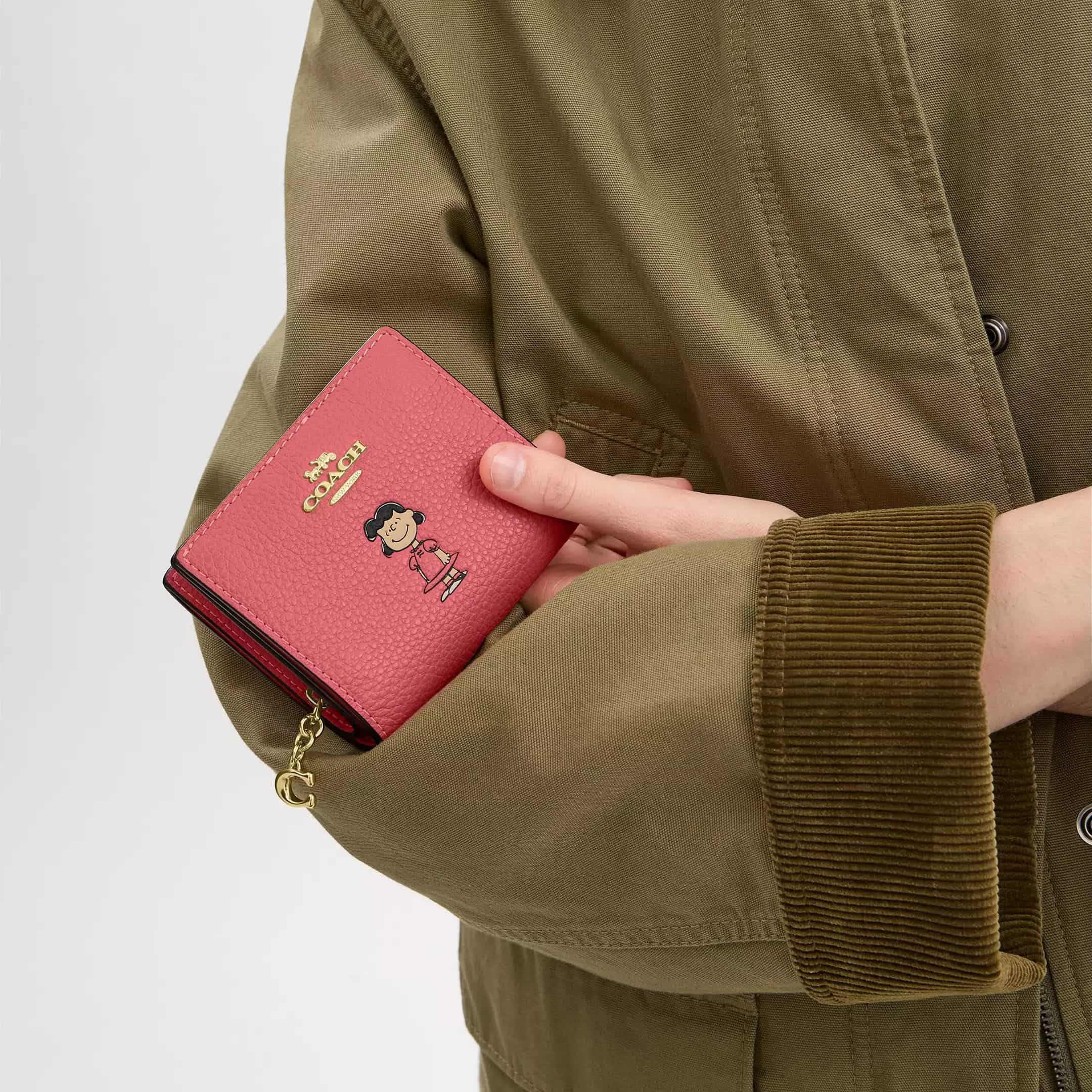 Ví cầm tay Coach X Peanuts Snap Wallet With Lucy Bright Coral Multi CBN89 4