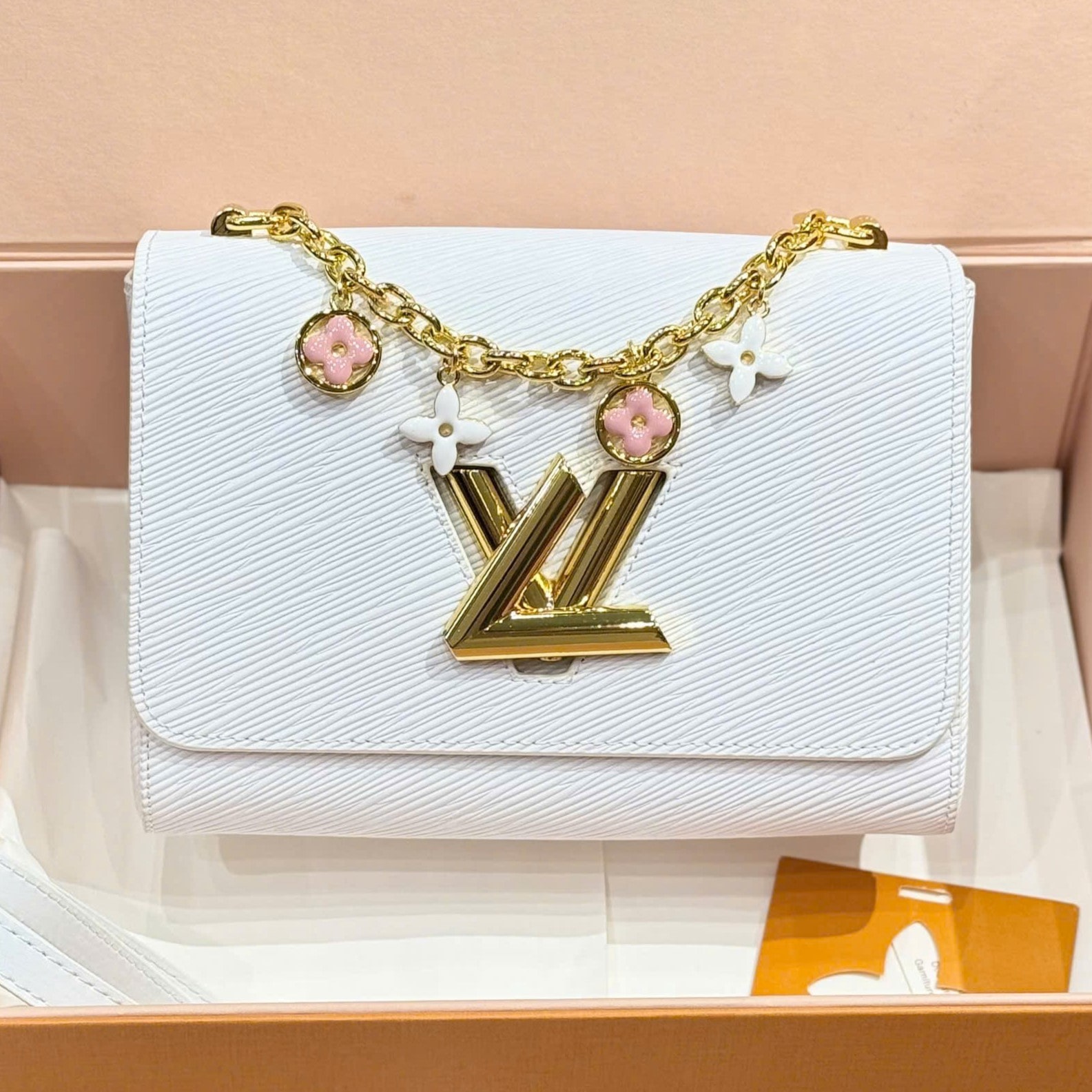 Túi đeo chéo nữ Louis Vuitton Twist MM Optic White 4