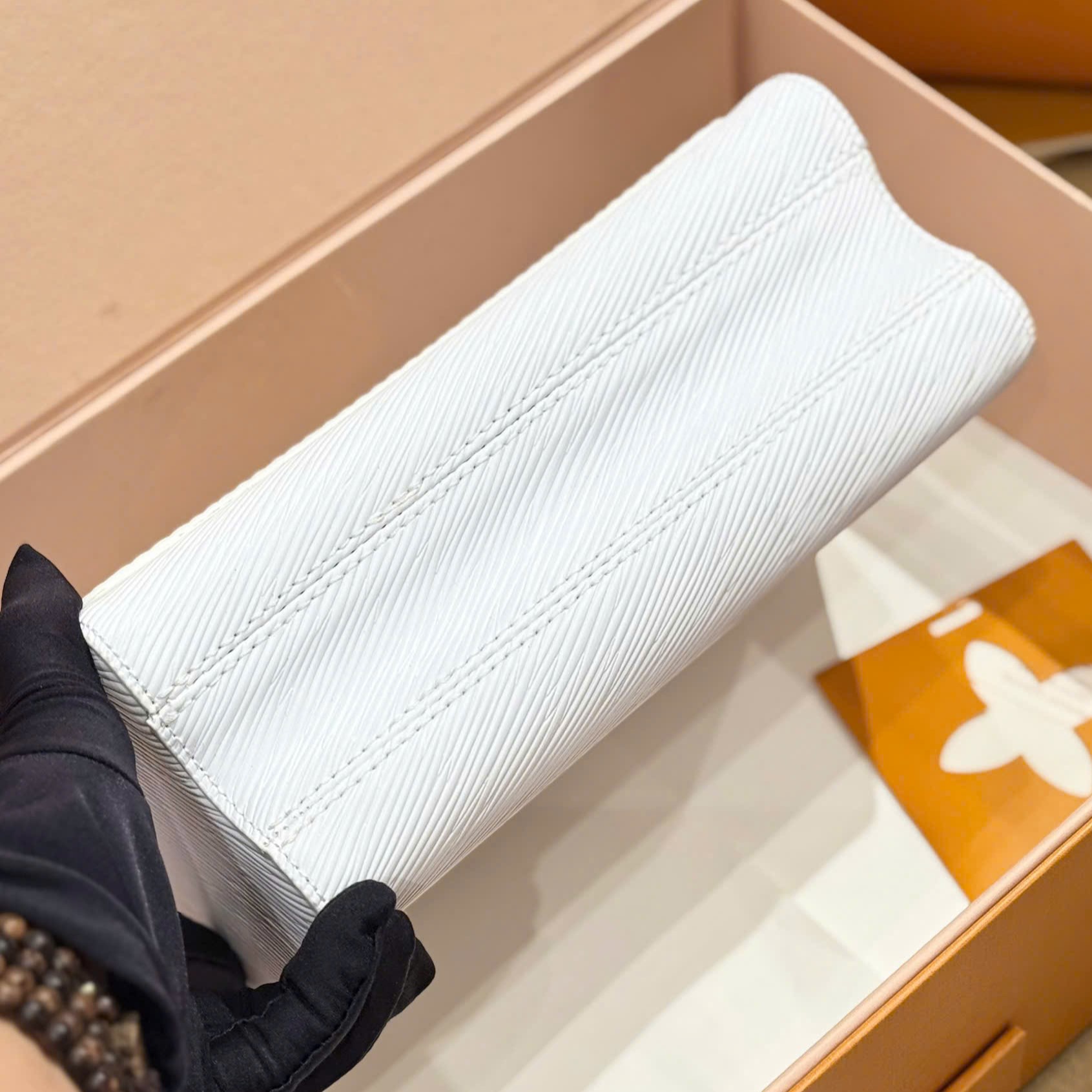 Túi đeo chéo nữ Louis Vuitton Twist MM Optic White 6