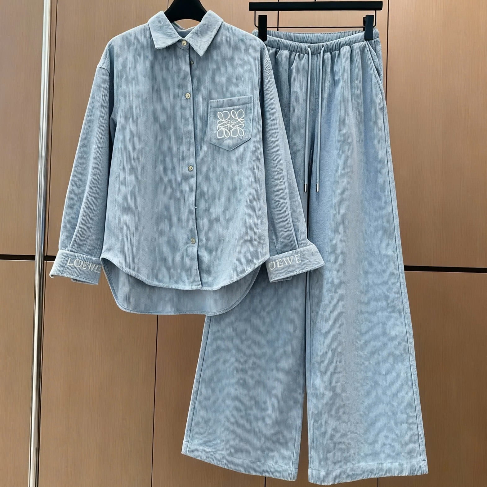 Combo áo sơ mi quần dài xanh trắng Loewe 2