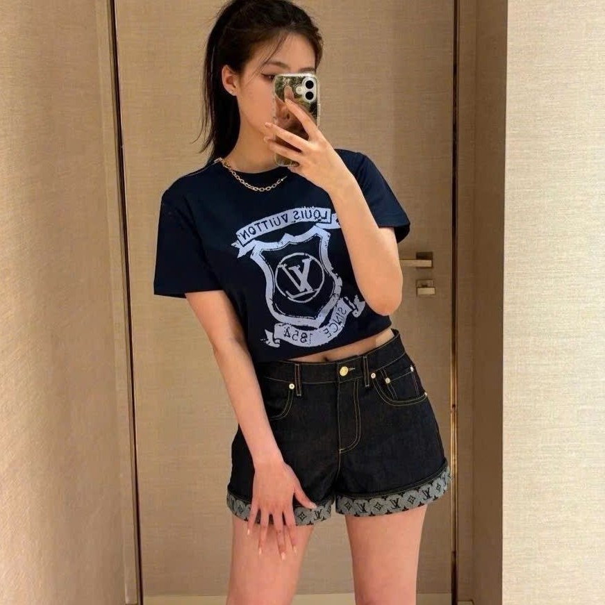 Combo áo thun đen quần jean short nữ LV 1