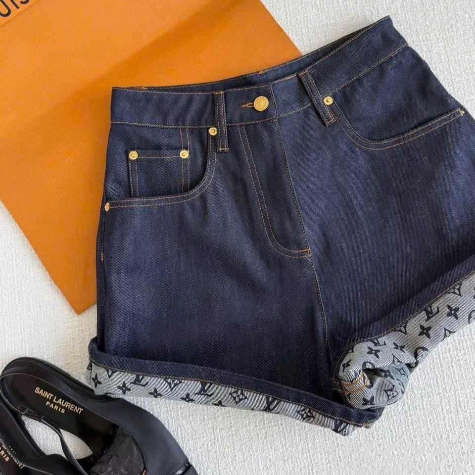 Combo áo thun đen quần jean short nữ LV 3