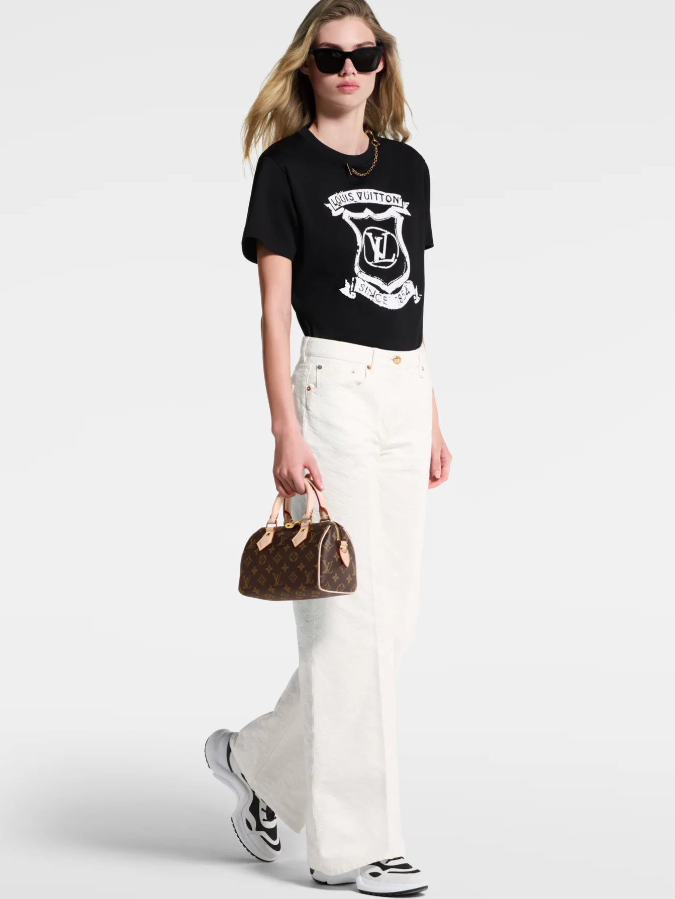 Combo áo thun đen quần jean short nữ LV 9