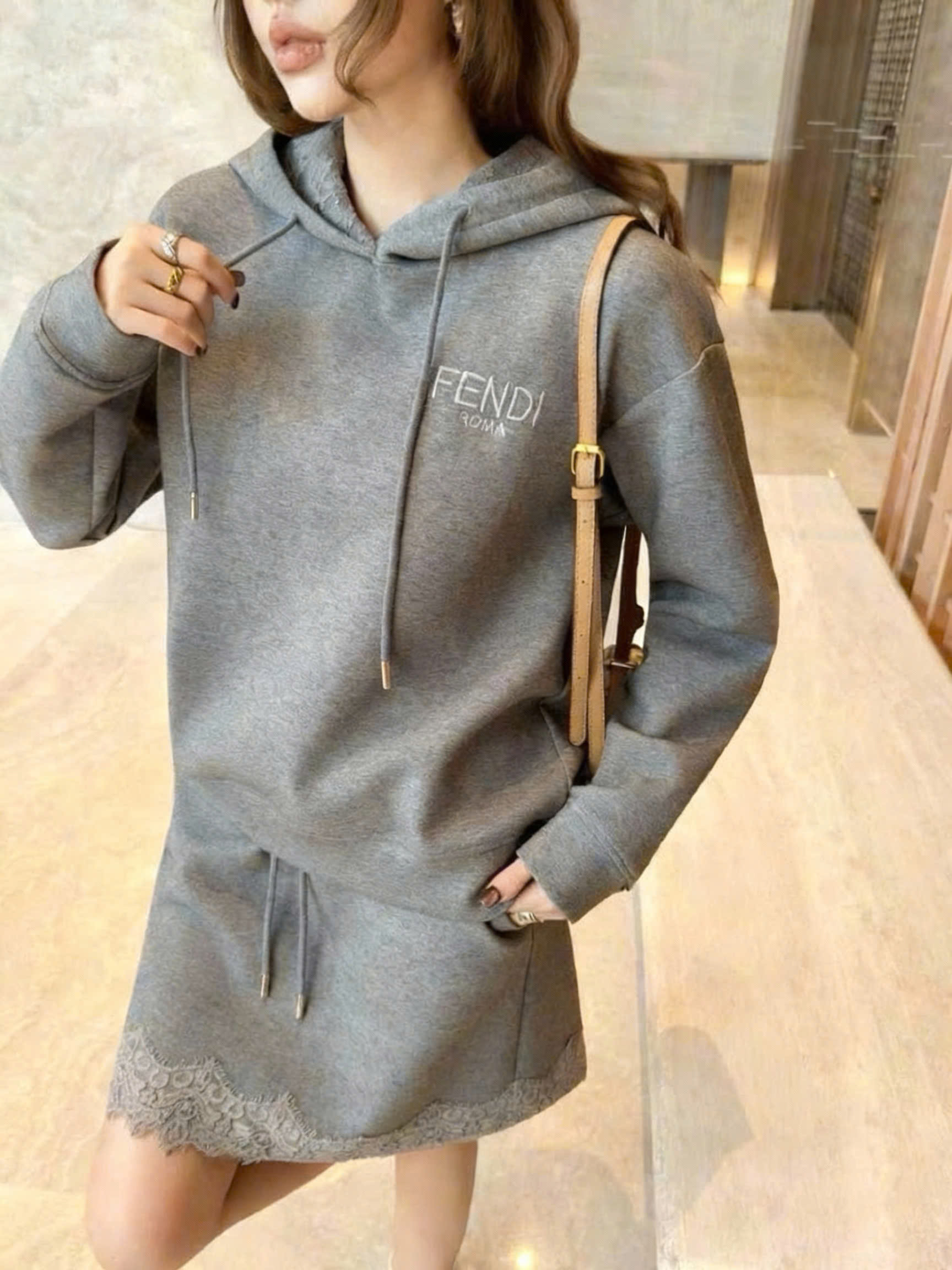 Combo áo có nón váy phối ren xám Fendi 1