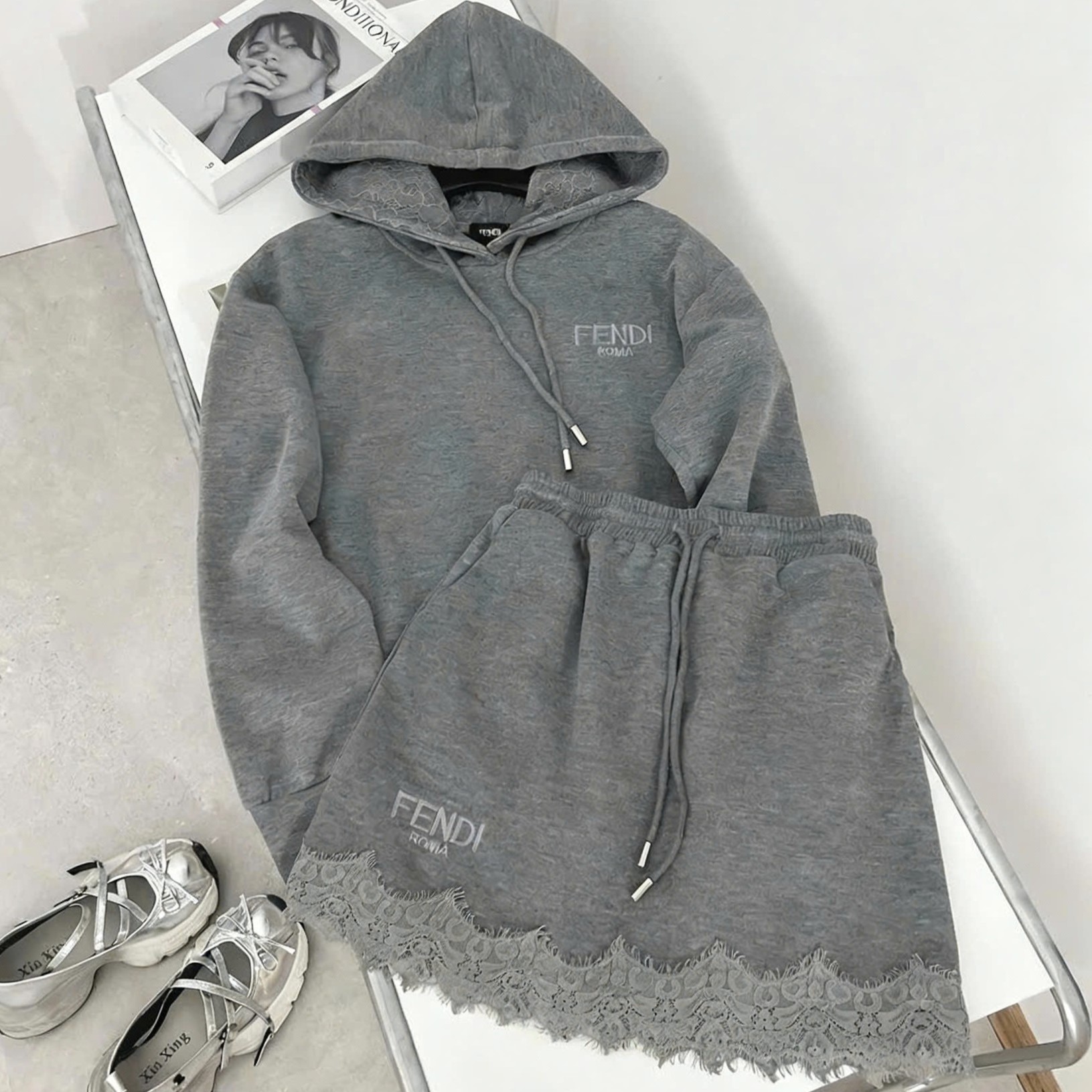 Combo áo có nón váy phối ren xám Fendi 4