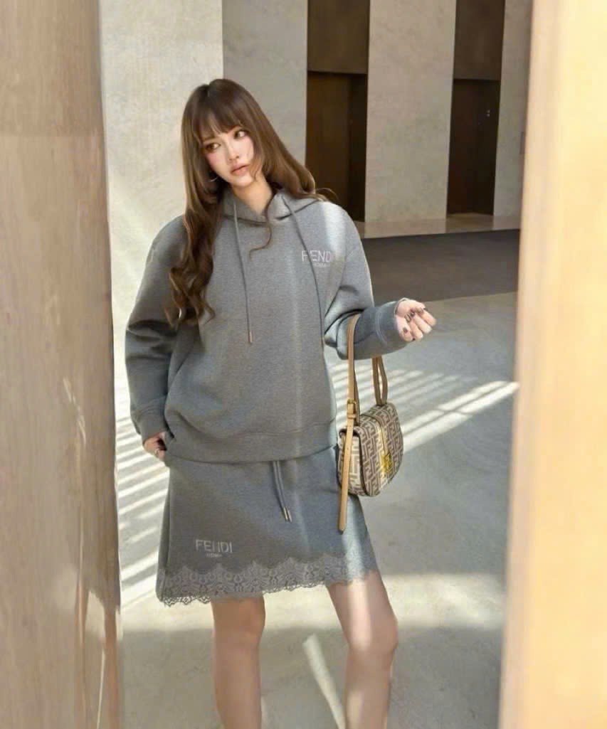 Combo áo có nón váy phối ren xám Fendi 11