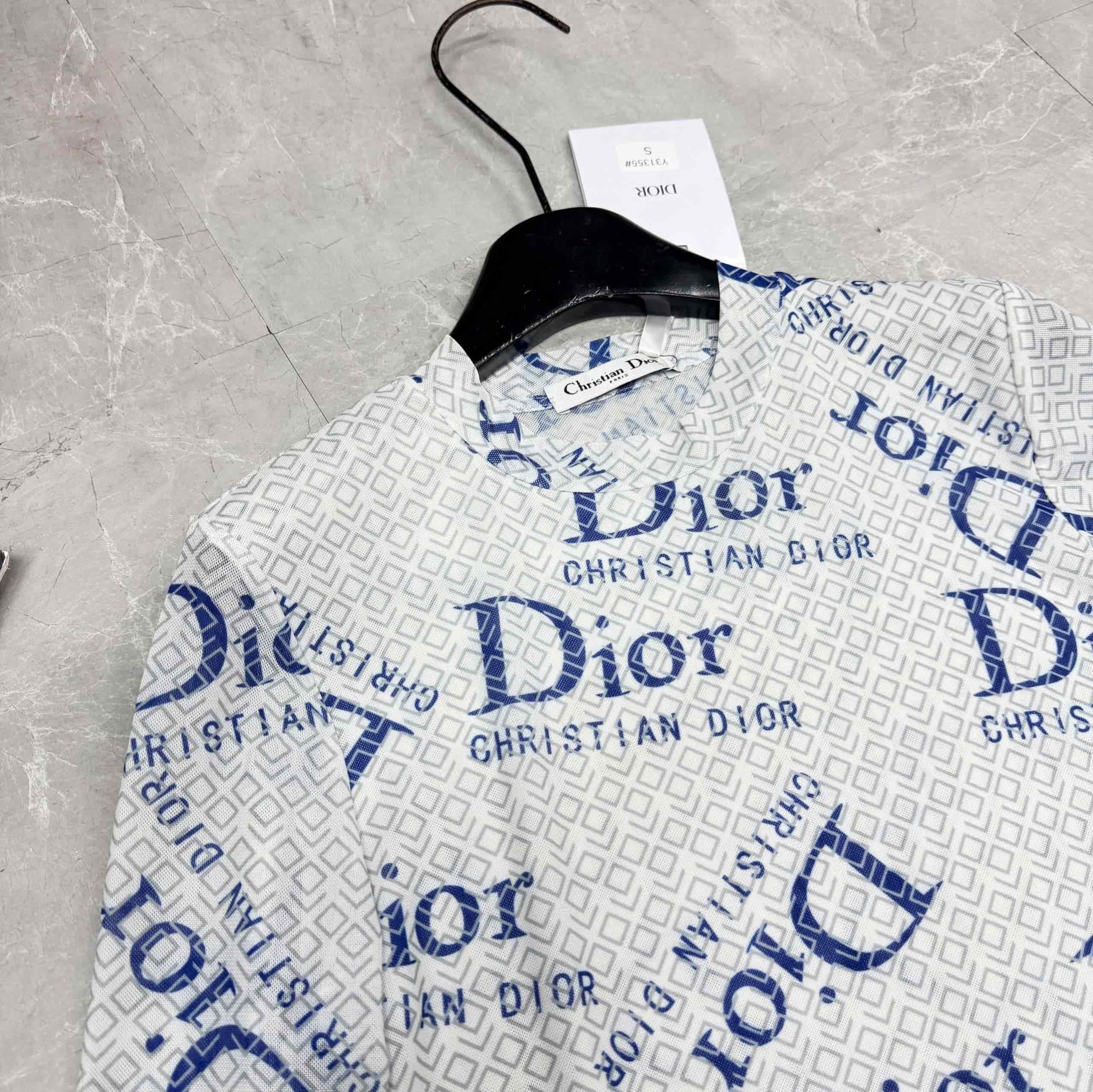 Áo thun nữ dáng ôm cổ lọ Dior 1