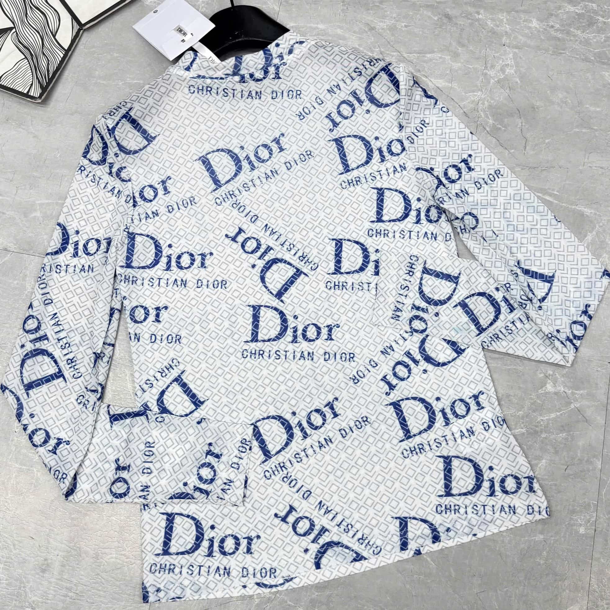 Áo thun nữ dáng ôm cổ lọ Dior 6