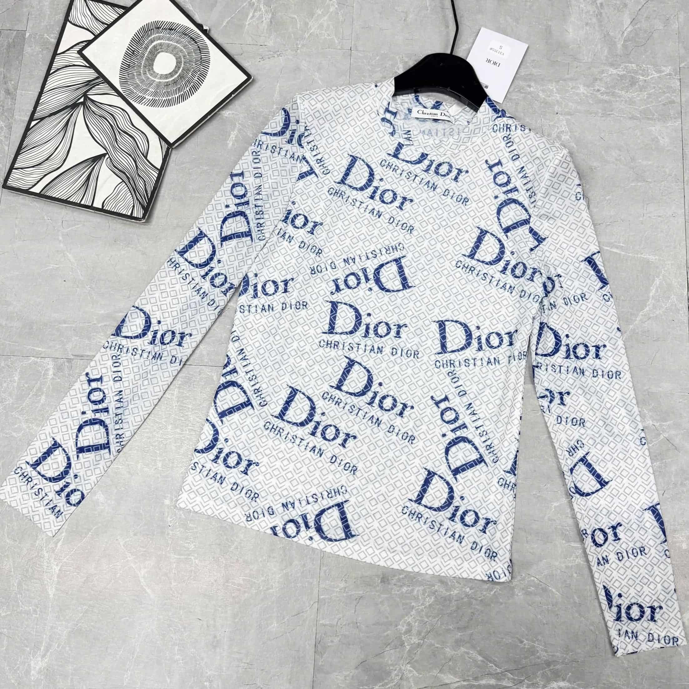 Áo thun nữ dáng ôm cổ lọ Dior 7