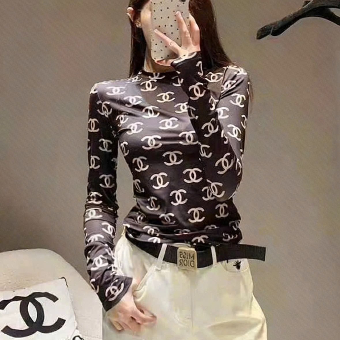 Áo thun nữ màu nâu giữ nhiệt họa tiết hãng Chanel 5
