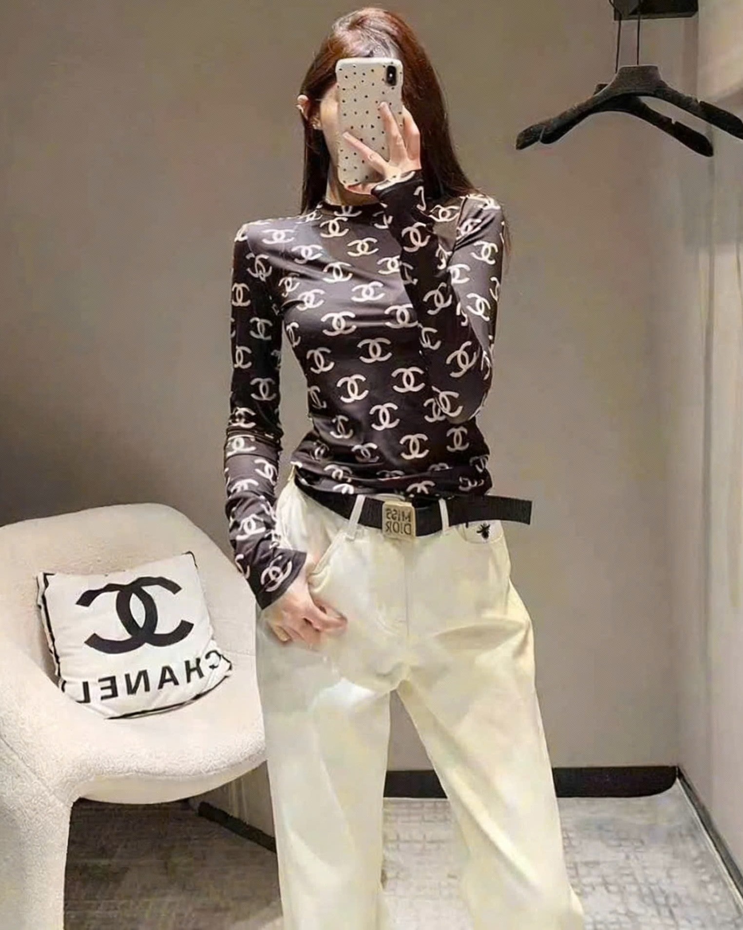 Áo thun nữ màu nâu giữ nhiệt họa tiết hãng Chanel 9