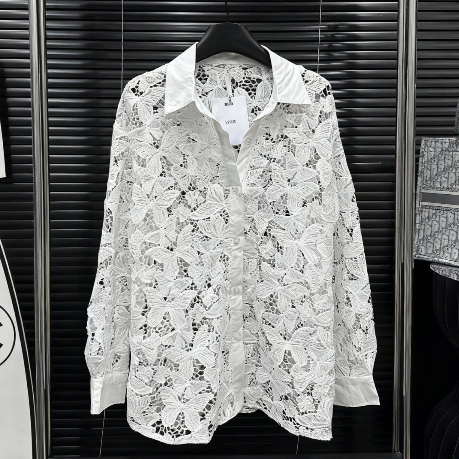 Áo sơ mi ren trắng đen Dior 4