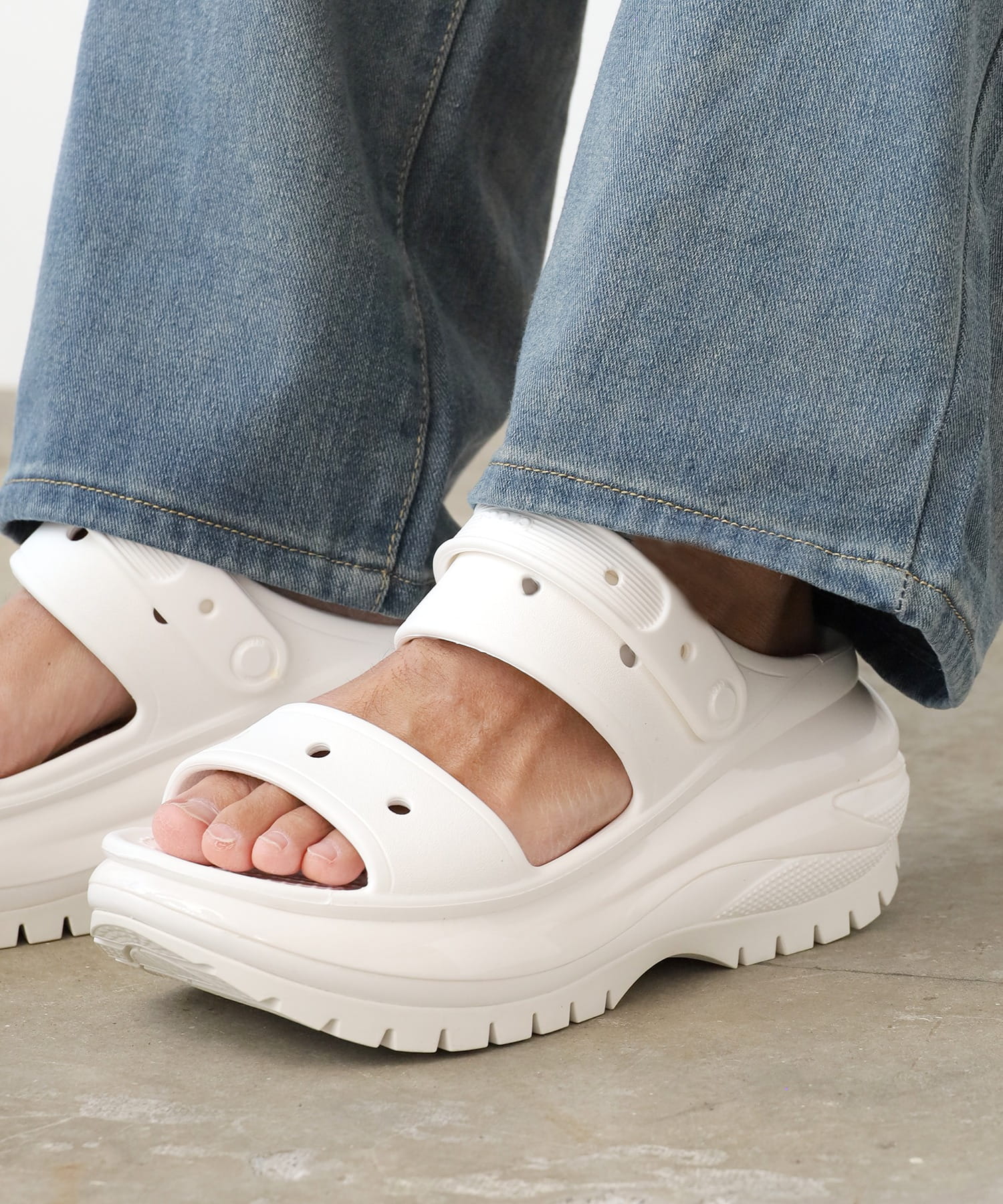 Dép hai quai Crocs Mega Crush Sandals White 8