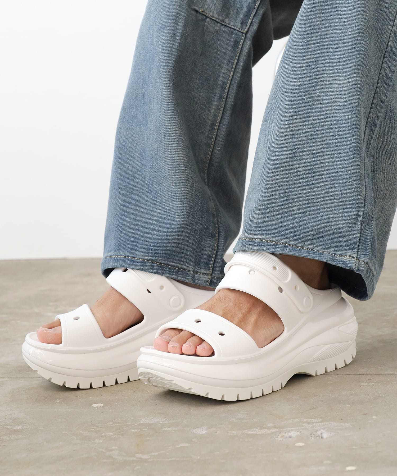 Dép hai quai Crocs Mega Crush Sandals White 15