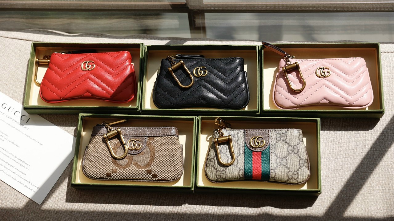 VÍ NỮ GUCCI MINI LIGHT OPHIDIA KEY CASE IN BEIGE AND EBONY GG SUPREME CANVAS 1