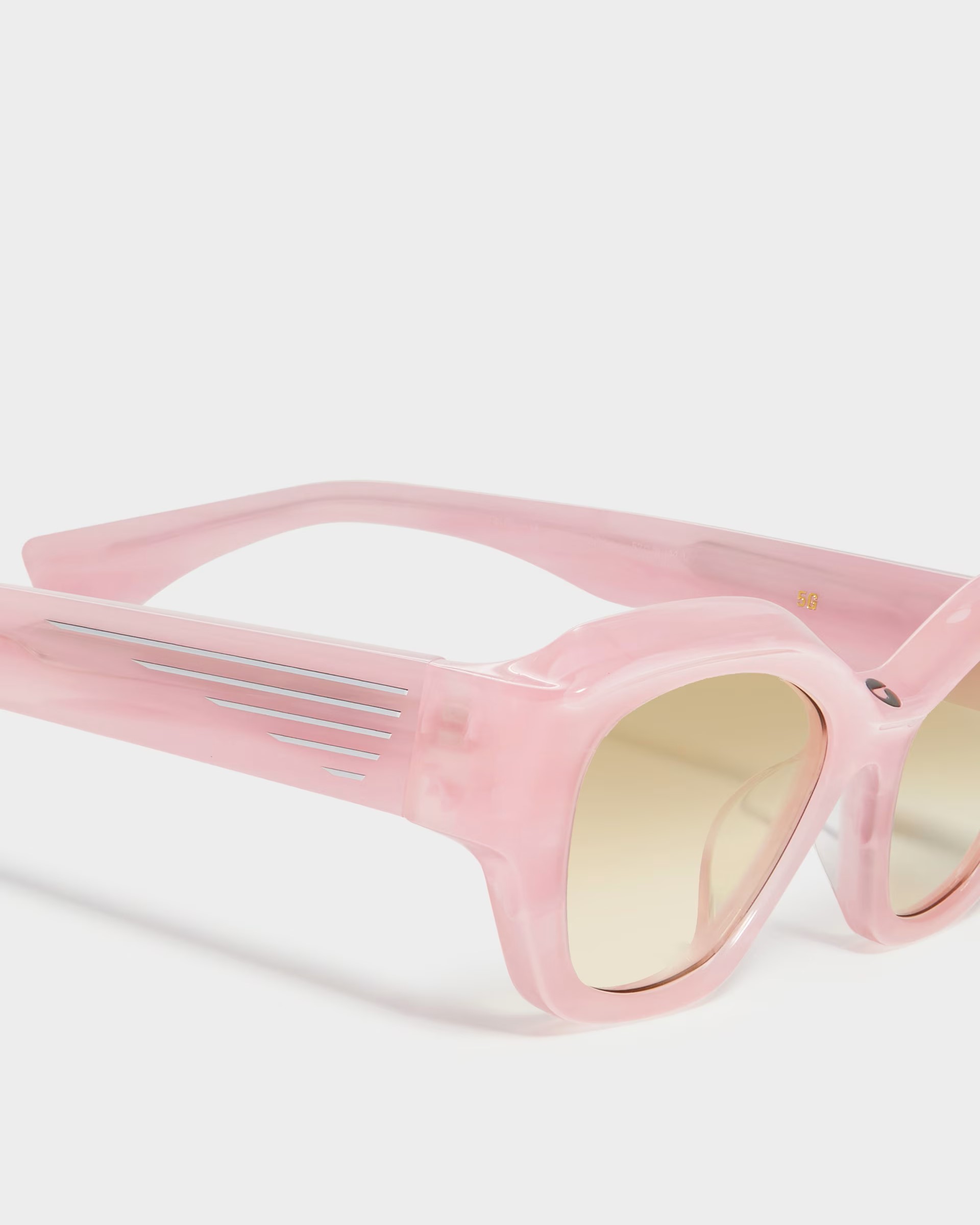 KÍNH MÁT THỜI TRANG GENTLE MONSTER COPERNI 5G P1 PINK CAT-EYE SILHOUETTED ACETATE FRAME 2