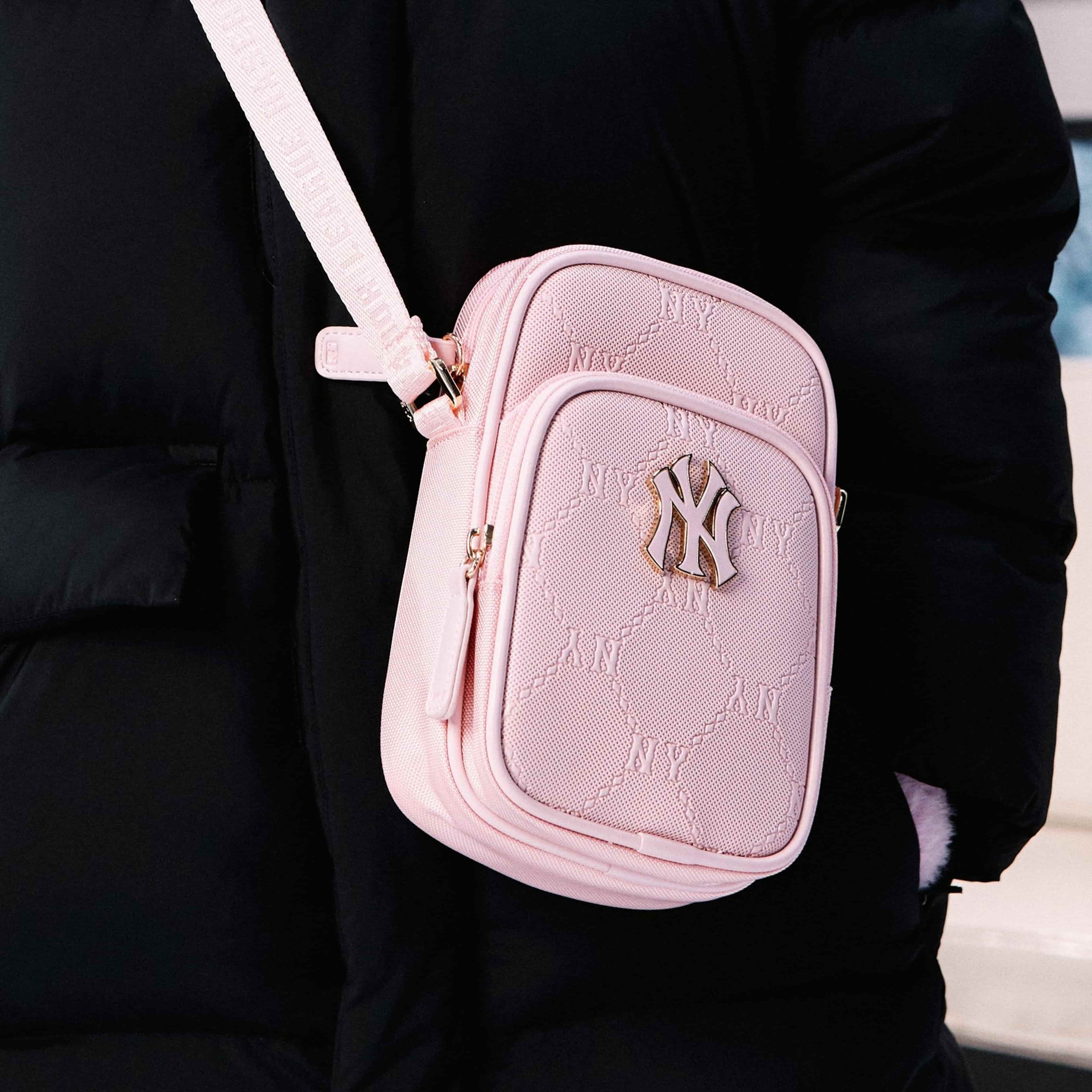 TÚI NỮ MÀU HỒNG ĐEO ĐIỆN THOẠI MLB NY DIAMOND MONOGRAM CELL PHONE CROSS BAG NEW YORK YANKEES 7ACRMDD4N-50PKM 3