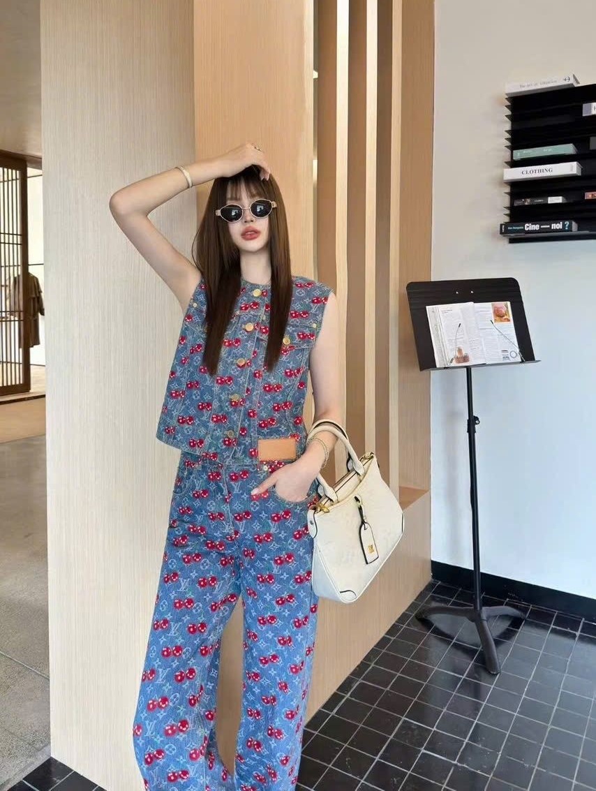 Combo full bộ áo thun quần short và quần dài LV họa tiết cherry 1