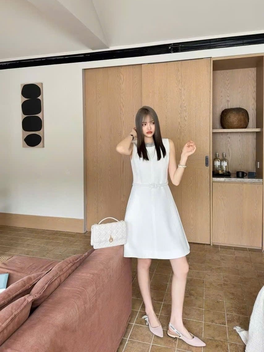 Đầm trắng thời trang sát nách Dior dáng xòe 1