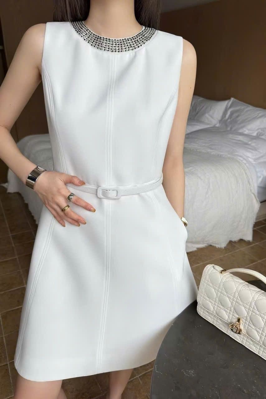 Đầm trắng thời trang sát nách Dior dáng xòe 4