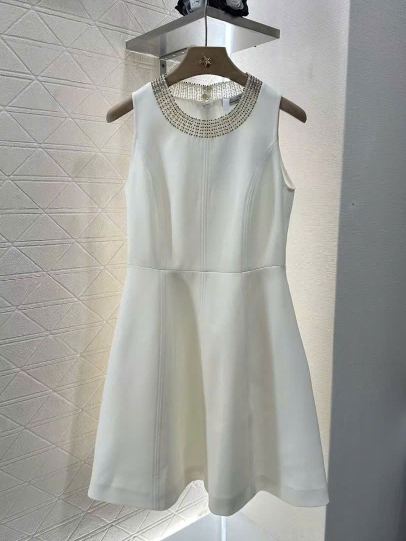 Đầm trắng thời trang sát nách Dior dáng xòe 5