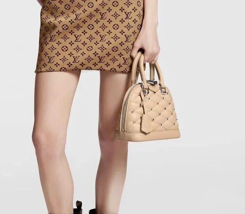 Túi xách LV hến Louis Vuitton Alma BB Lambskin With Diamond Motif 9