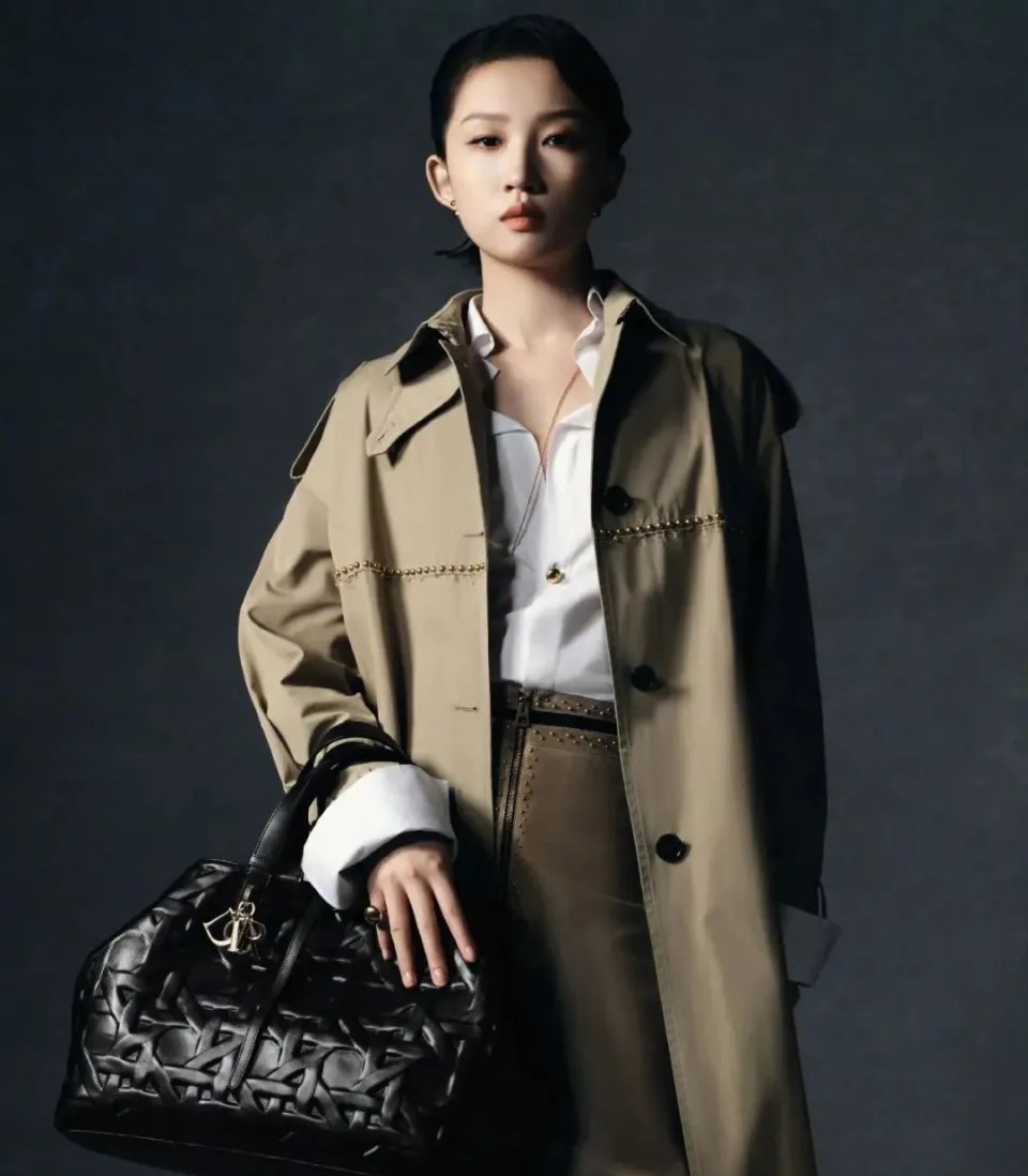 Áo khoác nữ thời trang Dior Embroidered Trench Coat Beige Cotton Gabardine and Gold-Finish Studs 11