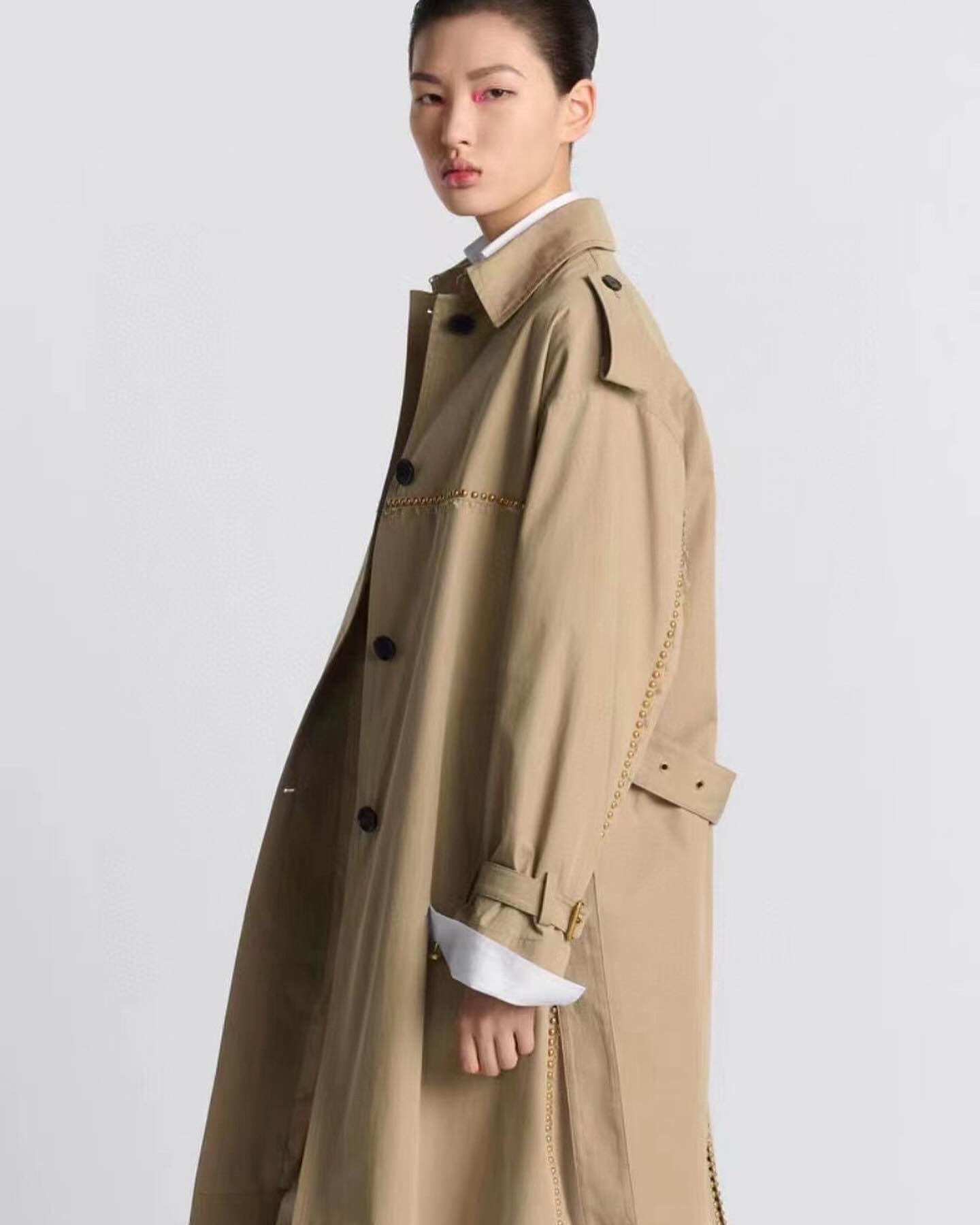 Áo khoác nữ thời trang Dior Embroidered Trench Coat Beige Cotton Gabardine and Gold-Finish Studs 3