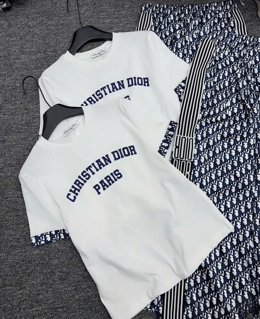 Quần dài vải họa tiết hãng Dior 2