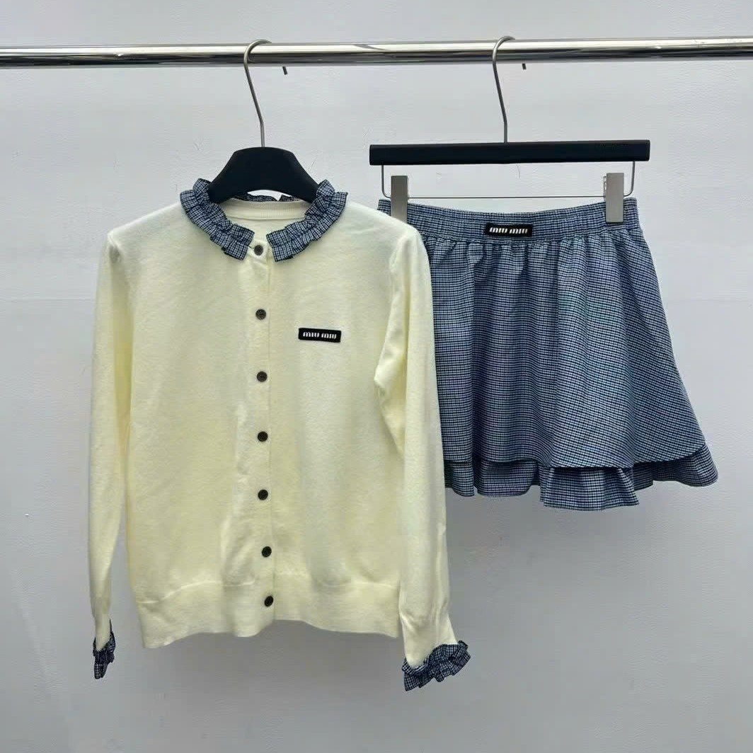 Combo bộ áo len thun váy vải ngắn xanh dương Miu Miu 3
