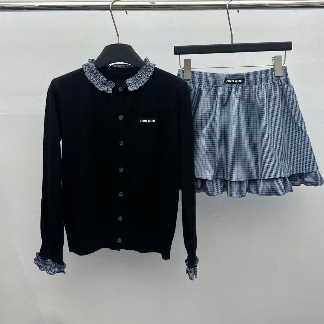 Combo bộ áo len thun váy vải ngắn xanh dương Miu Miu 6