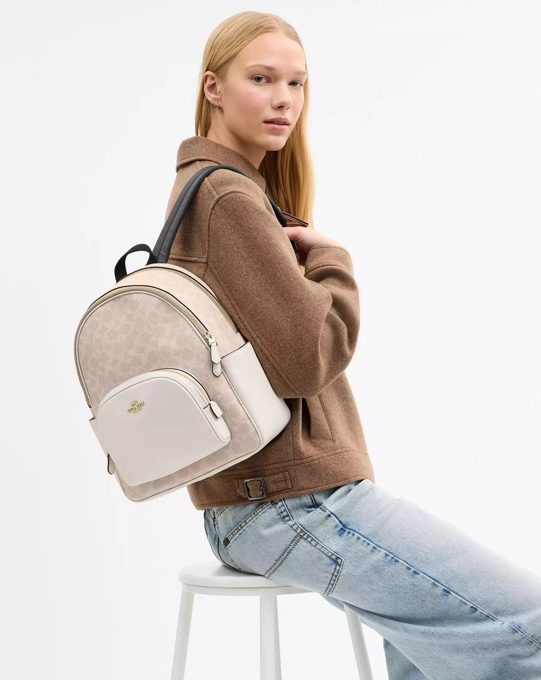 Ba lô Coach Court Backpack In Signature Canvas Sand Chalk CZ176 1