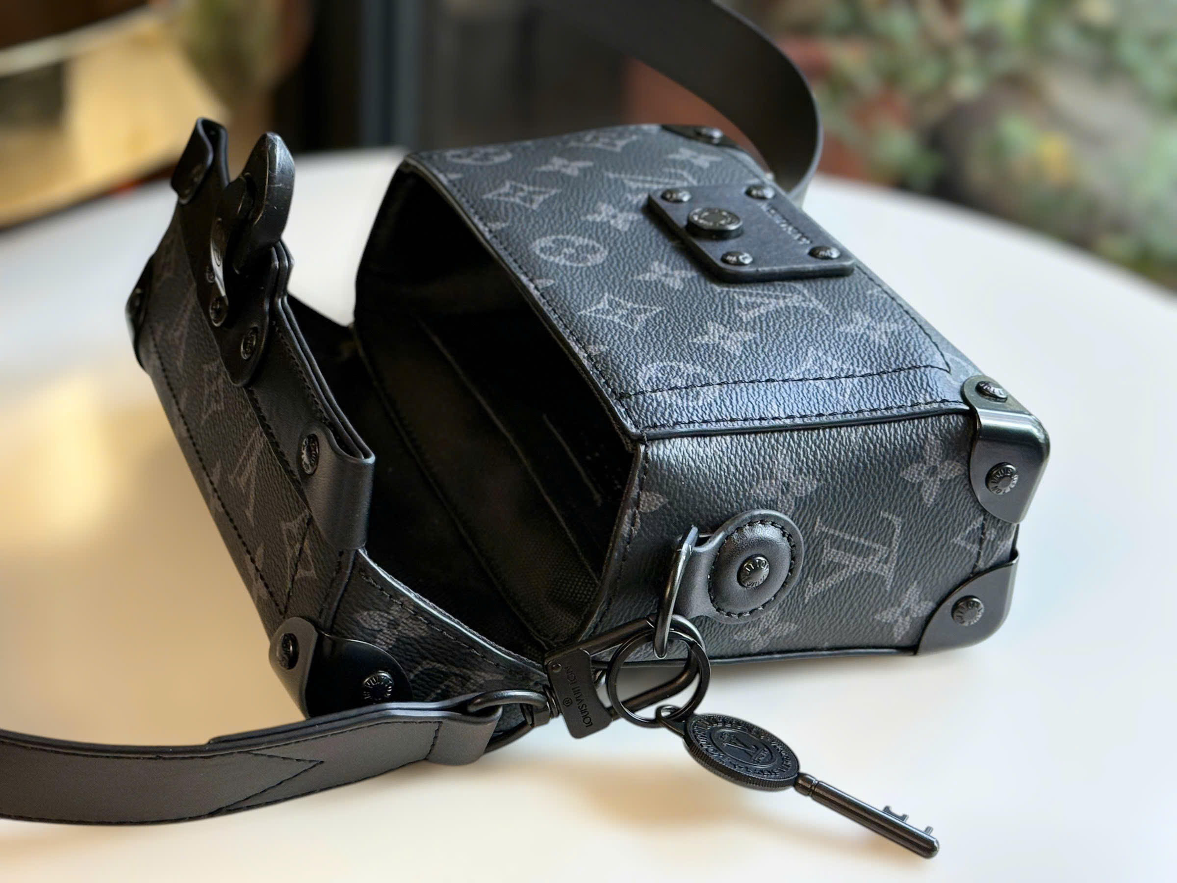 Túi xách cốp LV Louis Vuitton Soul Trunk Monogram Eclipse Canvas M11743 2